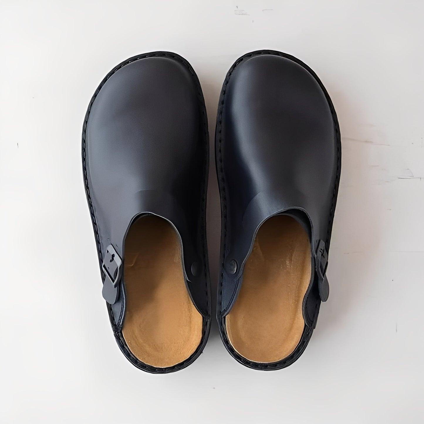 Slippers for Men with Removable Insole and Curved Sole