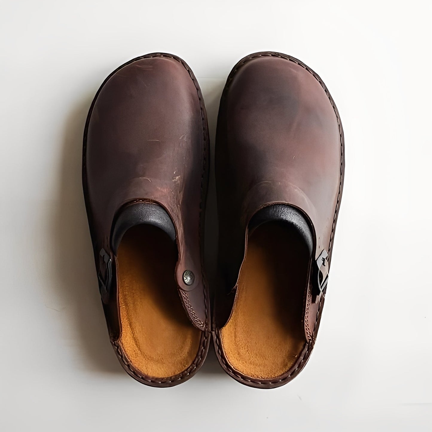 Slippers for Men with Removable Insole and Curved Sole