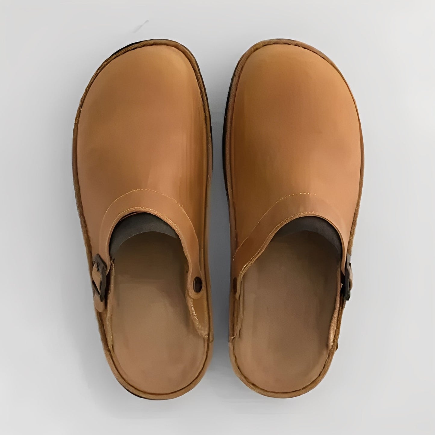 Slippers for Men with Removable Insole and Curved Sole