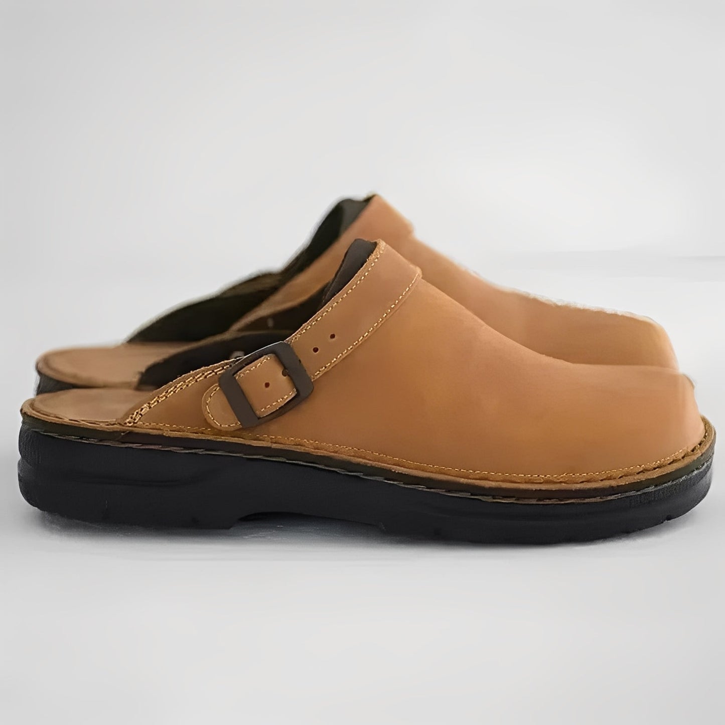 Slippers for Men with Removable Insole and Curved Sole